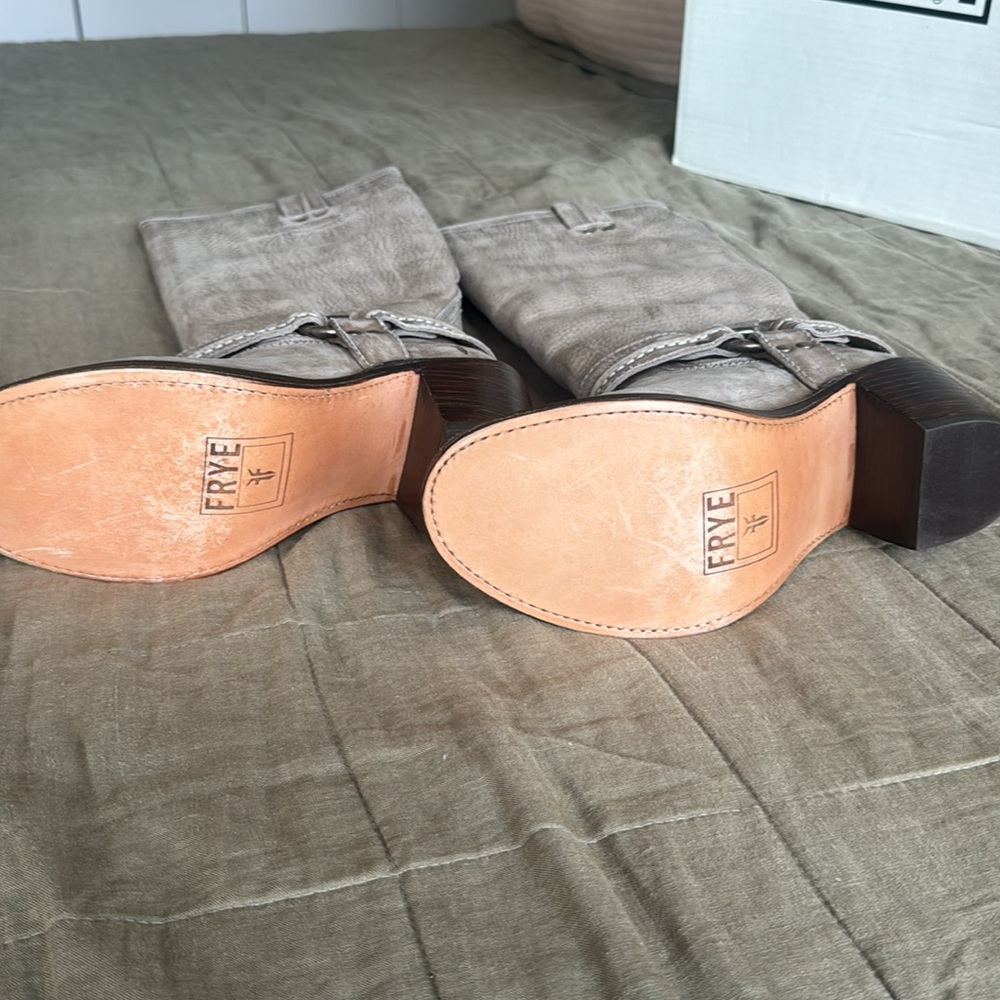 Women’s Frye Carmen Harness Tall Grey Boot Size 9 New - Picture 4 of 8